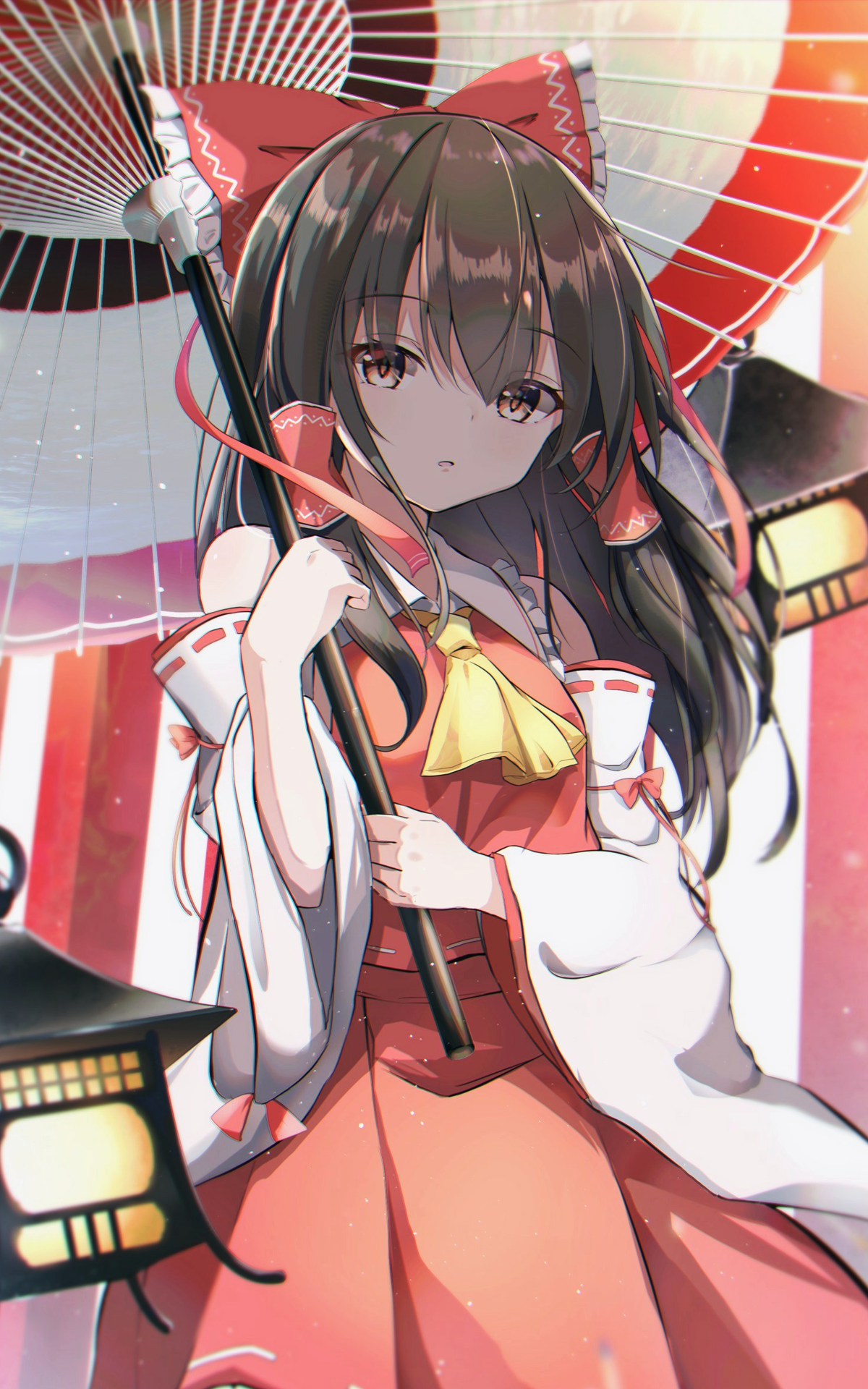 A Cute Reimu Looking at You